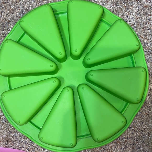 Lot of 5 Silicone Baking Molds Cake Cupcake EUC - Picture 2 of 6